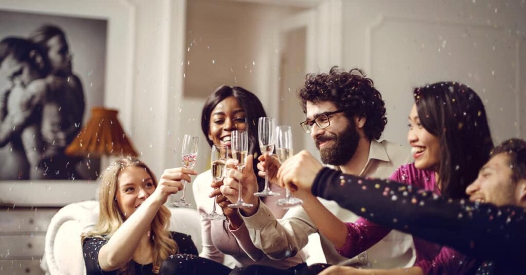 Friend are drinking champagne