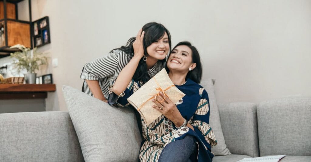 mom-getting-birthday-gift-from-her-daugthe